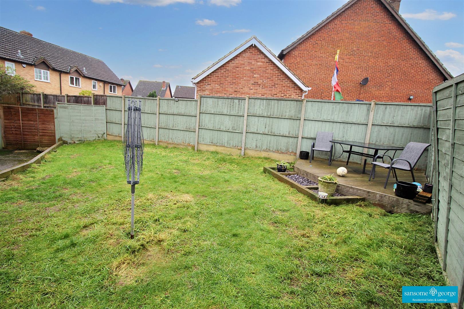 3 bed property in Halpin Close, Reading